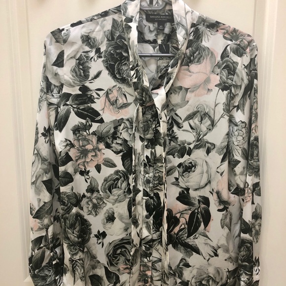 Banana Republic Tops - Banana Republic Women’s Tie-Neck Blouse